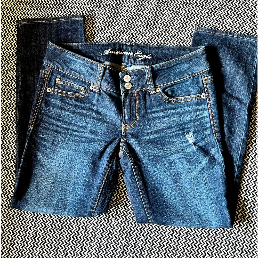 American Eagle Artist Crop slightly distressed dark wash jeans size 2 regular